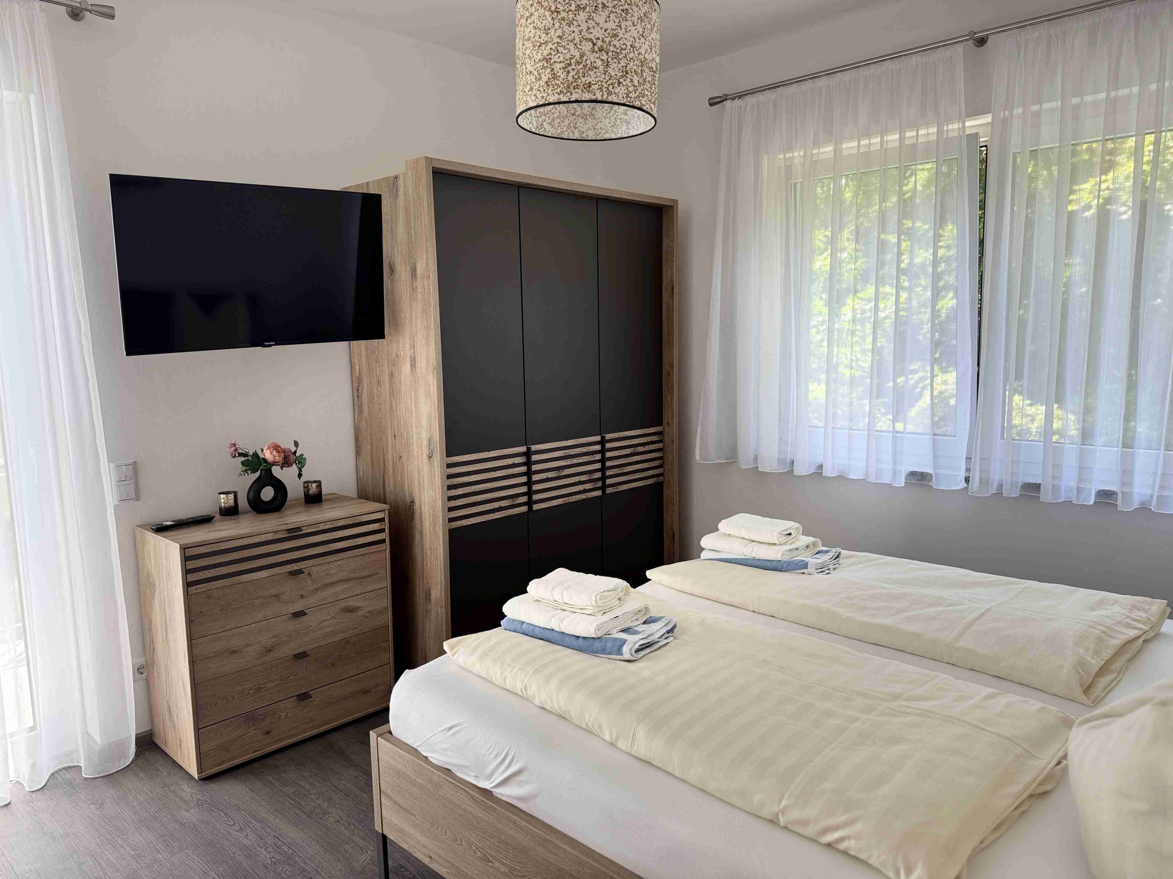 images/ferienhaus_lilienstein/hohe_liebe/schlafzimmer1_01.JPG#joomlaImage://local-images/ferienhaus_lilienstein/hohe_liebe/schlafzimmer1_01.JPG?width=4032&height=3024