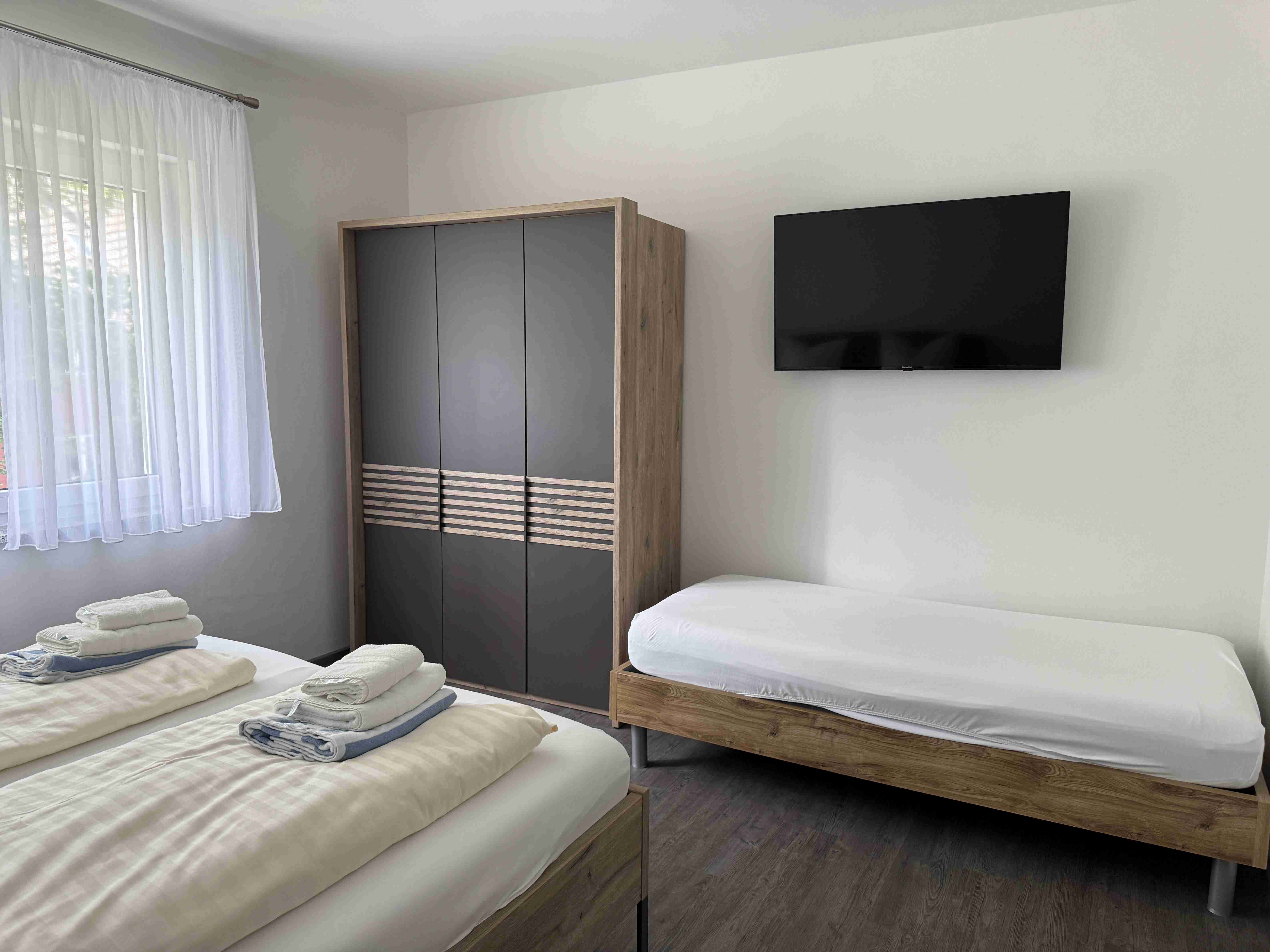 images/ferienhaus_lilienstein/hohe_liebe/schlafzimmer2_02.JPG#joomlaImage://local-images/ferienhaus_lilienstein/hohe_liebe/schlafzimmer2_02.JPG?width=5712&height=4284