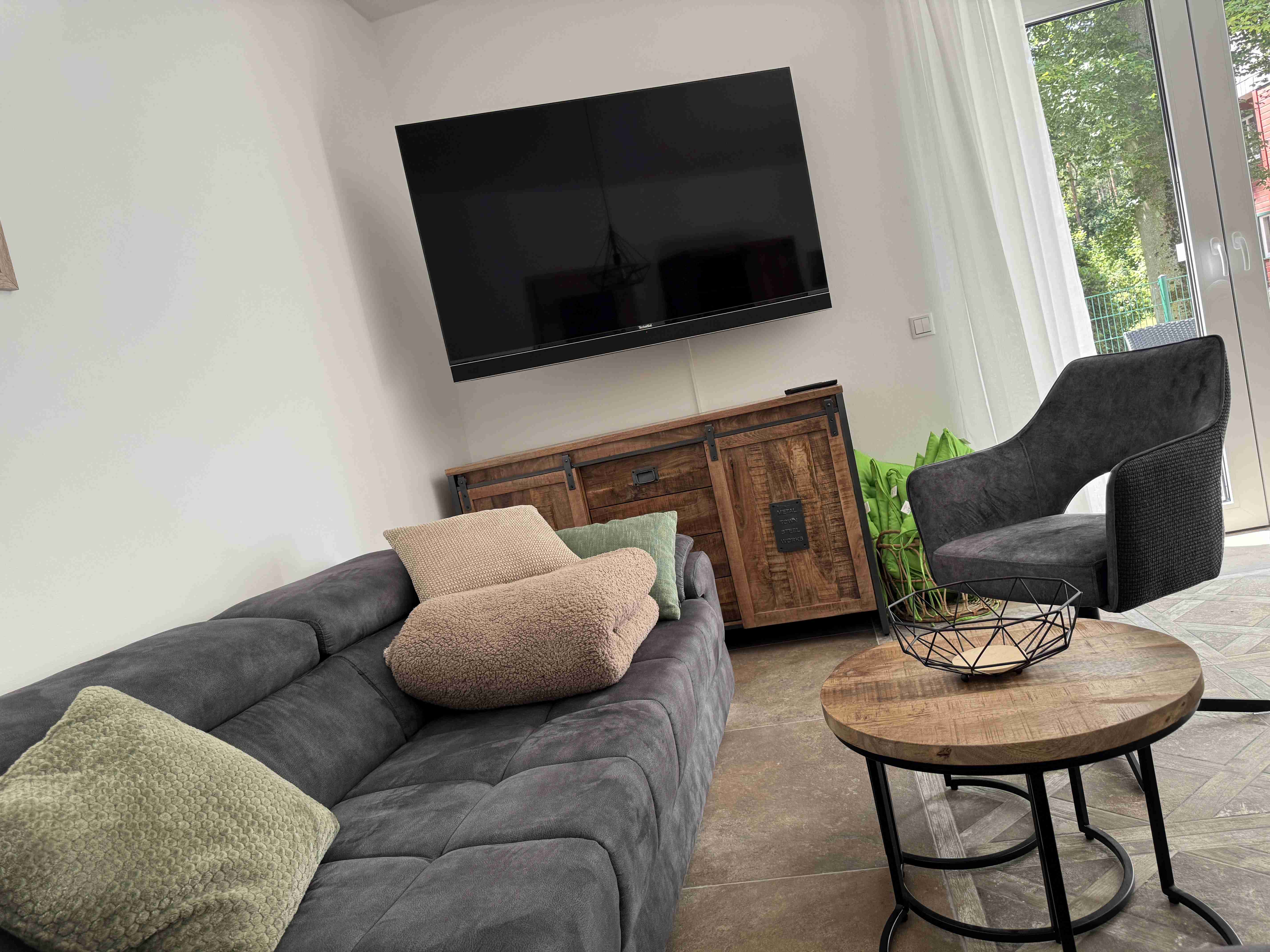 images/ferienhaus_lilienstein/hohe_liebe/wohnzimmer02.JPG#joomlaImage://local-images/ferienhaus_lilienstein/hohe_liebe/wohnzimmer02.JPG?width=5712&height=4284