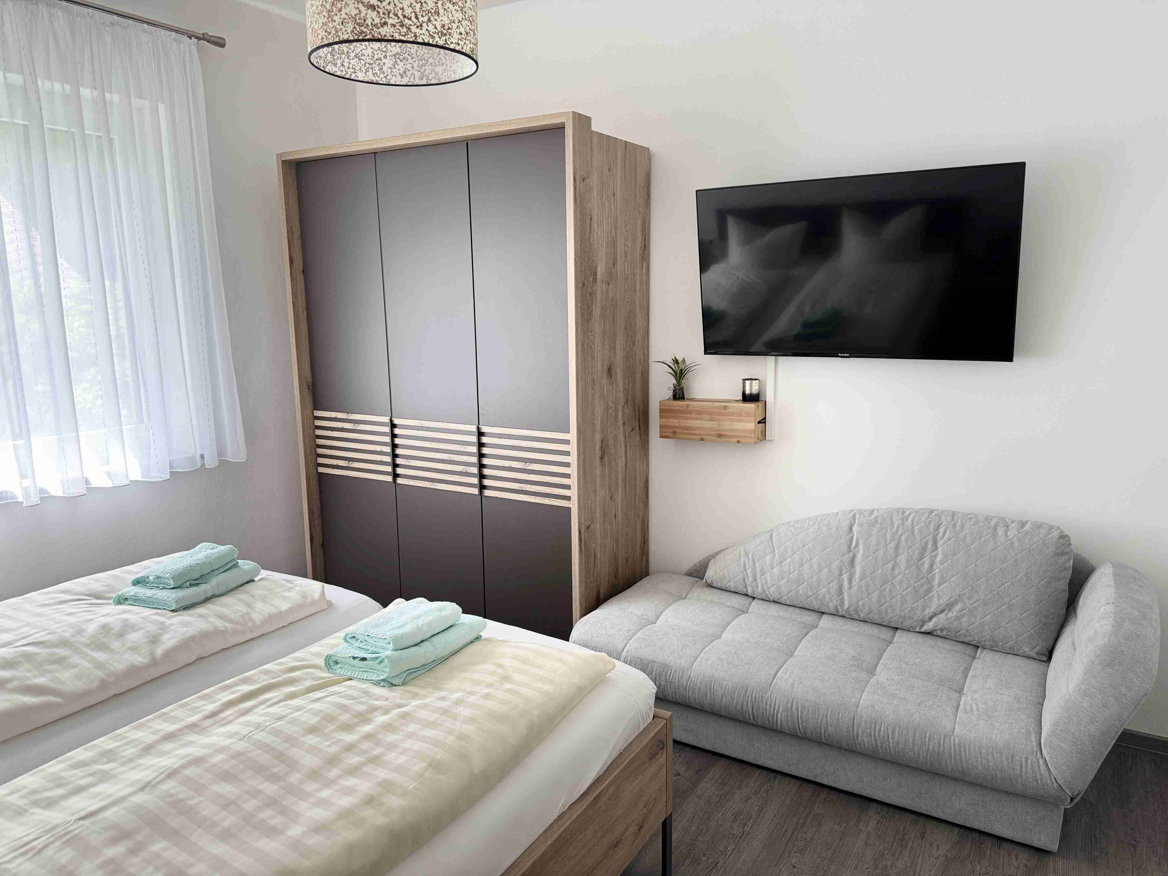images/ferienhaus_lilienstein/wilde_hoelle/schlafzimmer1_01.JPG#joomlaImage://local-images/ferienhaus_lilienstein/wilde_hoelle/schlafzimmer1_01.JPG?width=4032&height=3024